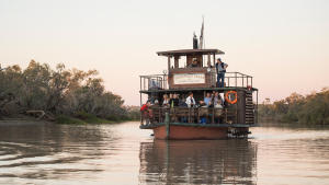 Outback Pioneers Starlight's Cruise Experience